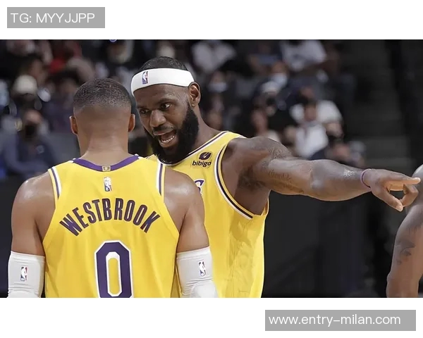 詹姆斯借助富保罗操控联盟规则变更走步问题引发热议