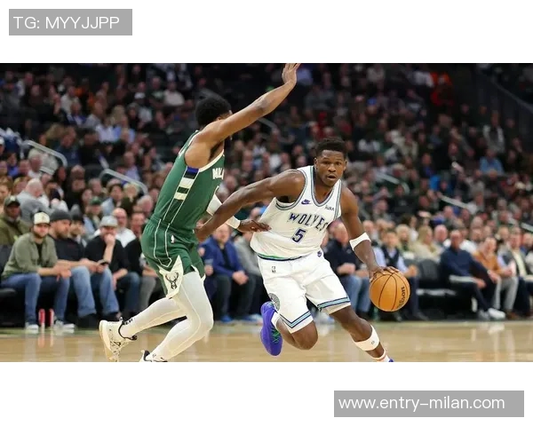 爱德华兹分享夏季训练心得强调低位进攻应对包夹挑战